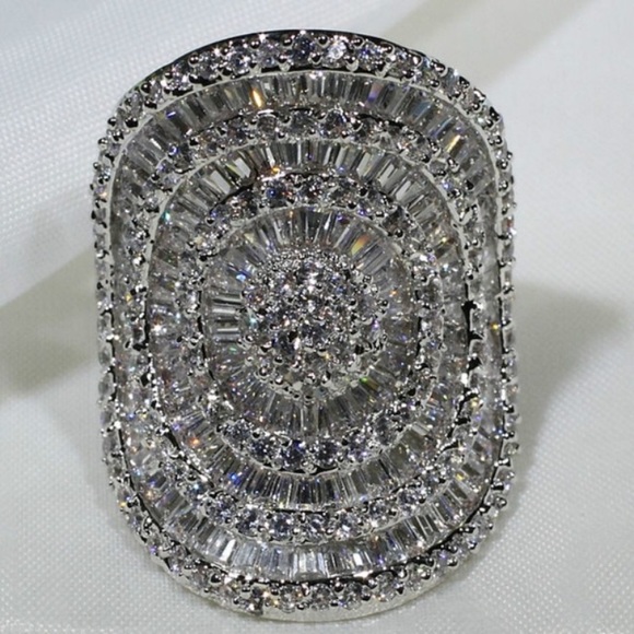 White Sapphire Sparkling Ring - Picture 4 of 7